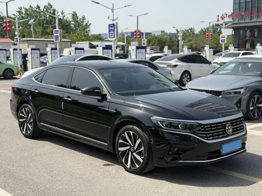 2023 Volkswagen Passat 2.0T 220HP L4 7DCT,autocango,china used car exporter,china ev exporter,chinese used car exporter,chinese used ev exporter