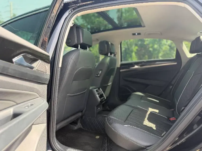 2023 Volkswagen Passat 2.0T 220HP L4 7DCT,autocango,china used car exporter,china ev exporter,chinese used car exporter,chinese used ev exporter