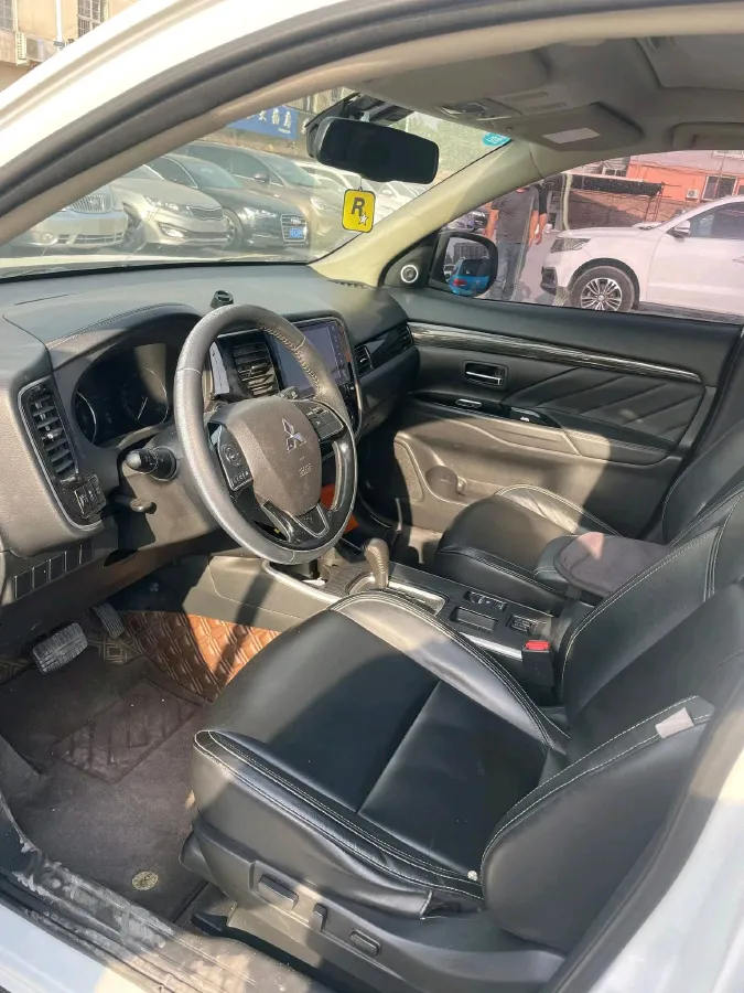 2020 Mitsubishi Outlander 2.0L 166HP L4 CVT,autocango,china used car exporter,china ev exporter,chinese used car exporter,chinese used ev exporter