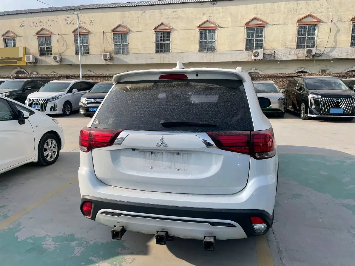 2020 Mitsubishi Outlander 2.0L 166HP L4 CVT,autocango,china used car exporter,china ev exporter,chinese used car exporter,chinese used ev exporter