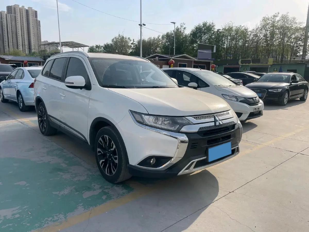 2020 Mitsubishi Outlander 2.0L 166HP L4 CVT,autocango,china used car exporter,china ev exporter,chinese used car exporter,chinese used ev exporter
