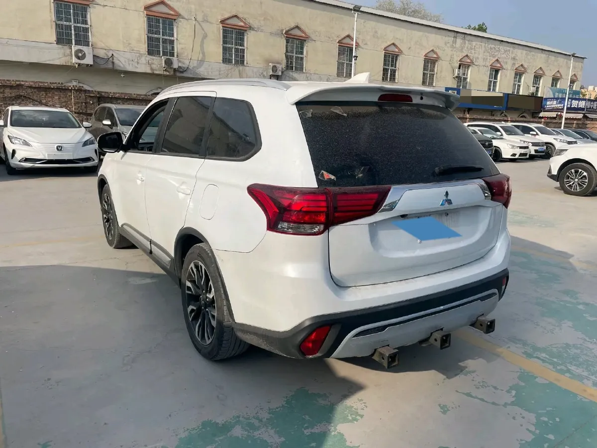 2020 Mitsubishi Outlander 2.0L 166HP L4 CVT,autocango,china used car exporter,china ev exporter,chinese used car exporter,chinese used ev exporter