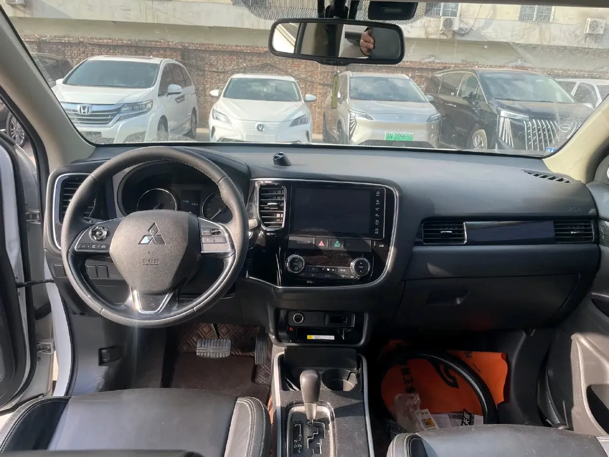 2020 Mitsubishi Outlander 2.0L 166HP L4 CVT,autocango,china used car exporter,china ev exporter,chinese used car exporter,chinese used ev exporter