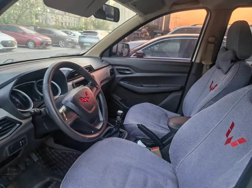 2021 WuLing RongGuang New Truck 1.5L 99HP L4 5MT,autocango,china used car exporter,china ev exporter,chinese used car exporter,chinese used ev exporter