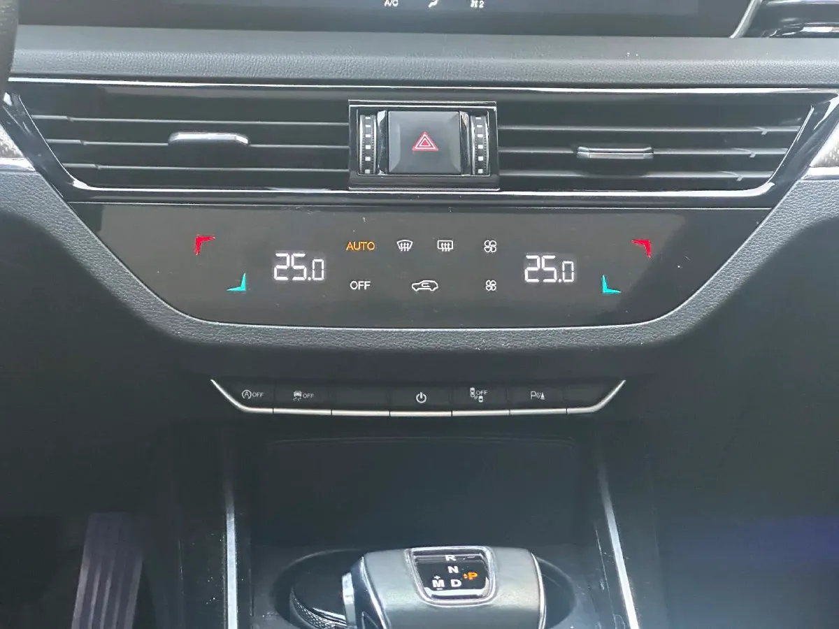 2019 HongQi HS5 2.0T 224HP L4 6AT,autocango,china used car exporter,china ev exporter,chinese used car exporter,chinese used ev exporter