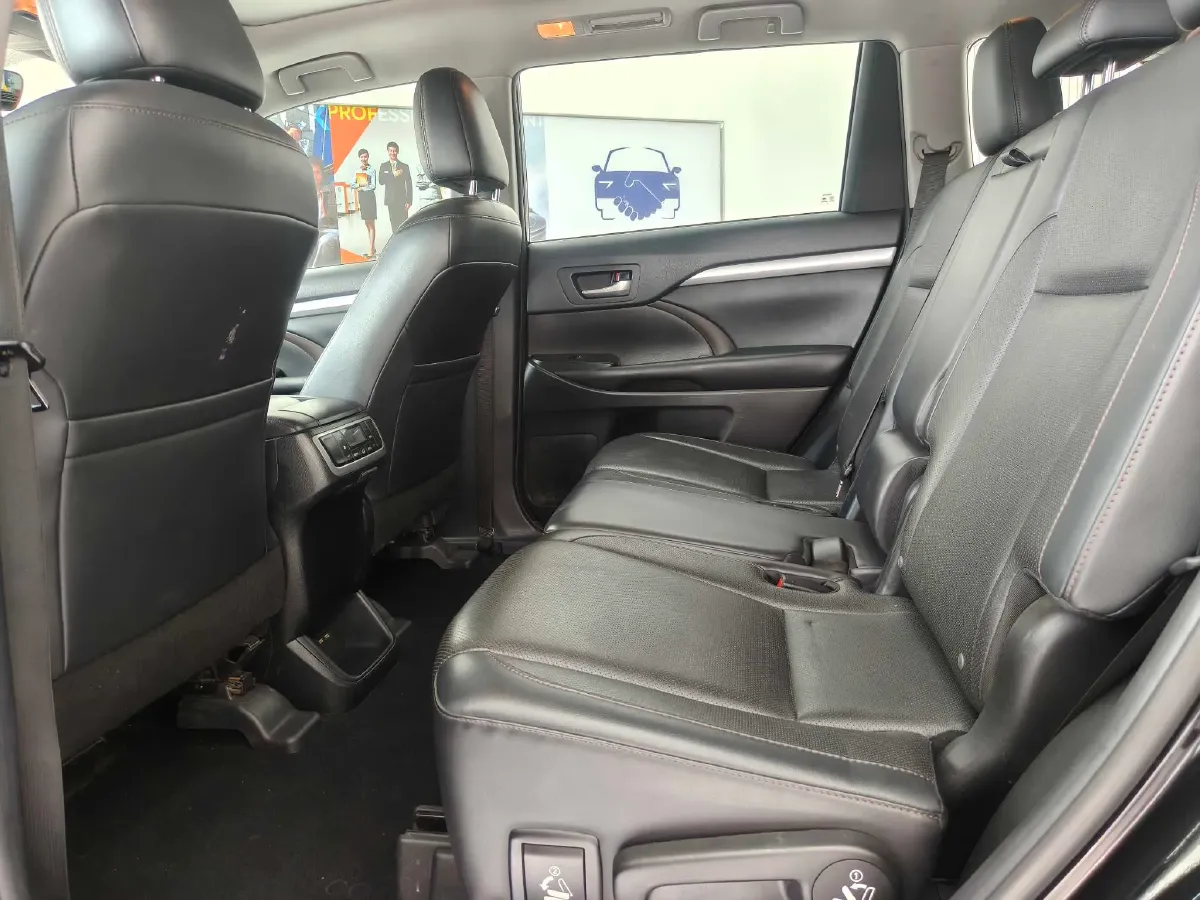 2021 Toyota Highlander 2.0T 220HP L4 6AT,autocango,china used car exporter,china ev exporter,chinese used car exporter,chinese used ev exporter