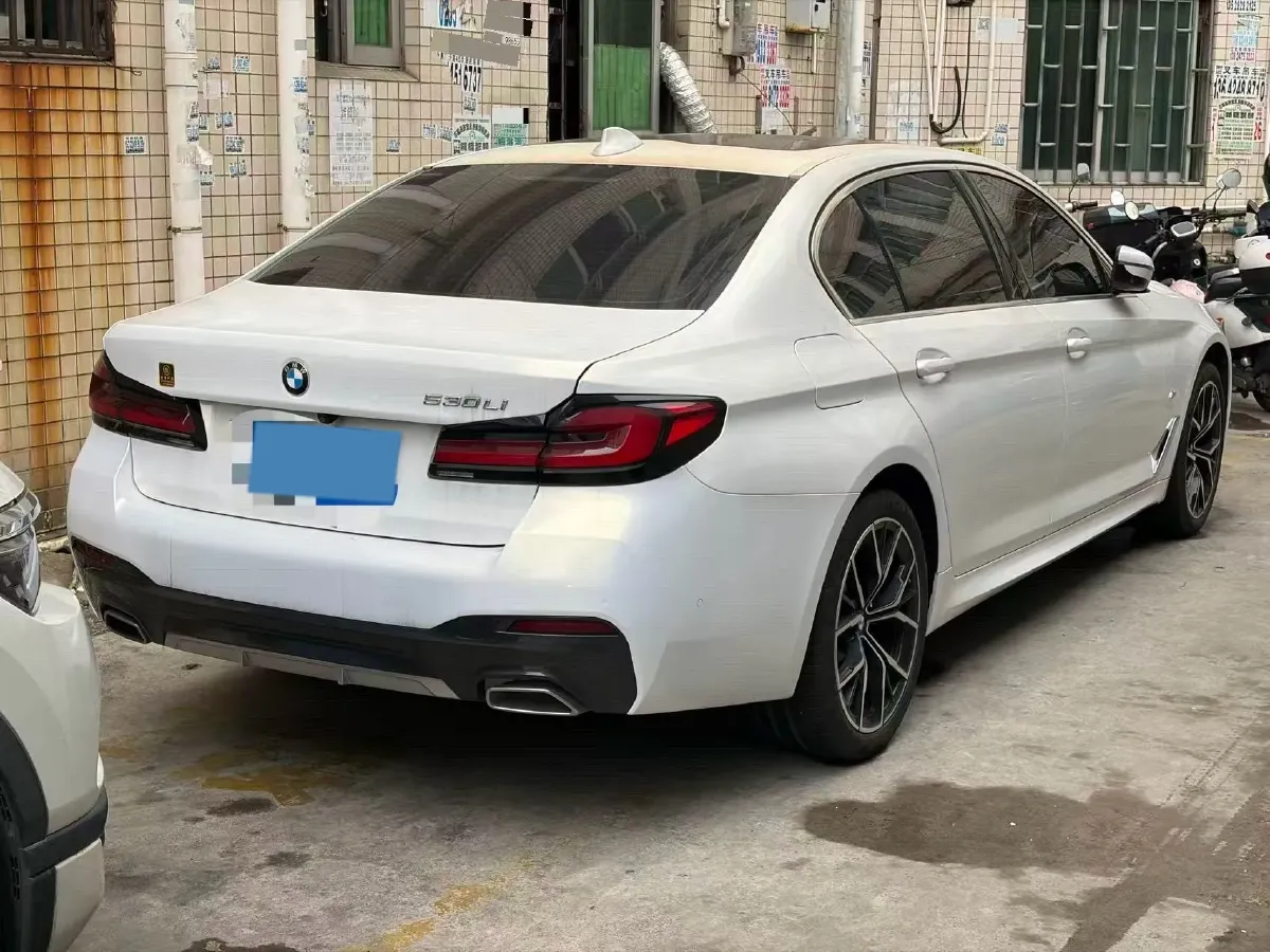 2022 BMW 5 Series 2.0T 252HP L4 8AT,autocango,china used car exporter,china ev exporter,chinese used car exporter,chinese used ev exporter