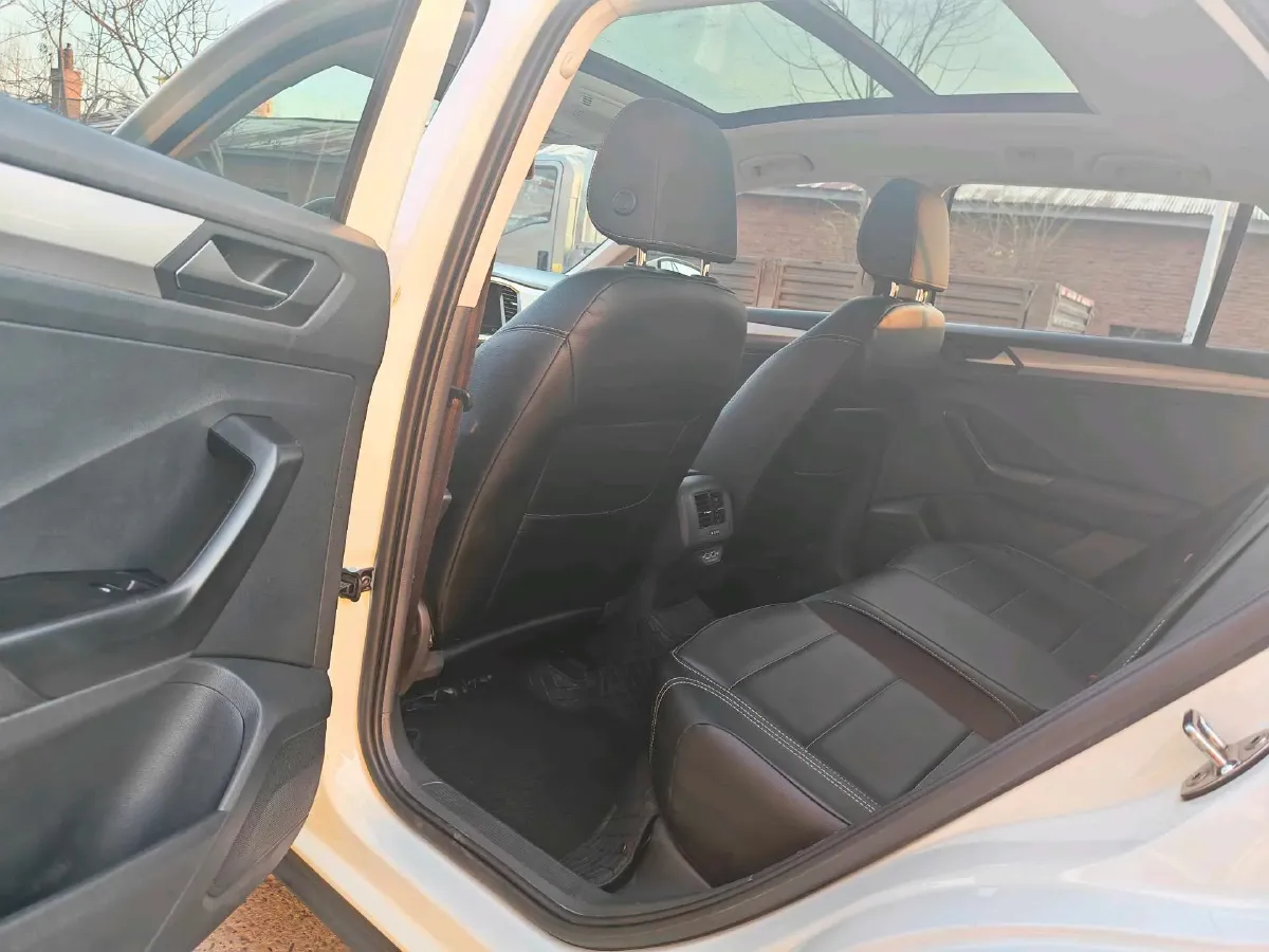 2021 Volkswagen T-Roc 1.4T 150HP L4 7DCT,autocango,china used car exporter,china ev exporter,chinese used car exporter,chinese used ev exporter