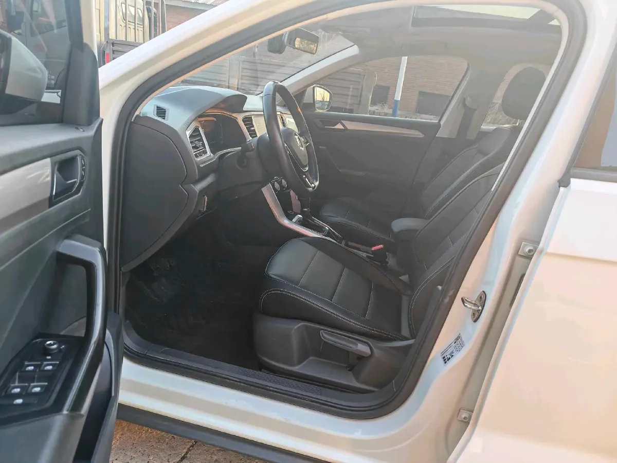 2021 Volkswagen T-Roc 1.4T 150HP L4 7DCT,autocango,china used car exporter,china ev exporter,chinese used car exporter,chinese used ev exporter