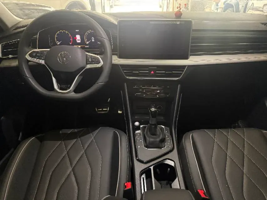 2024 Volkswagen Tiguan L 2.0T 186HP L4 7DCT,autocango,china used car exporter,china ev exporter,chinese used car exporter,chinese used ev exporter