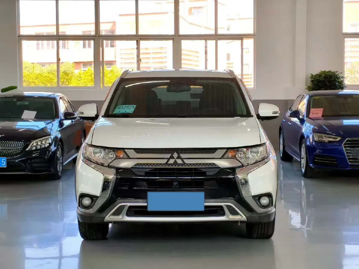 2019 Mitsubishi Outlander 2.0L 166HP L4 CVT,autocango,china used car exporter,china ev exporter,chinese used car exporter,chinese used ev exporter