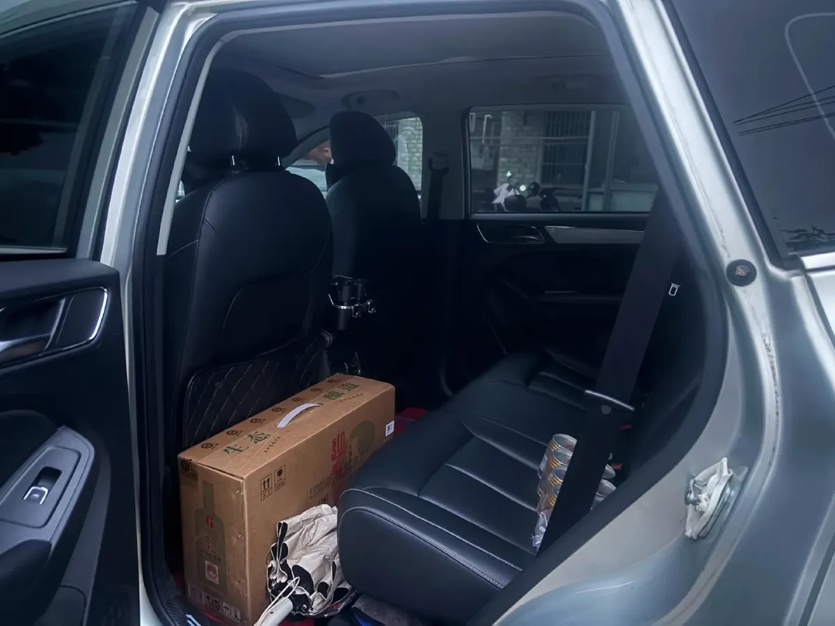 2020 Roewe i6 1.5T 169HP L4 7DCT,autocango,china used car exporter,china ev exporter,chinese used car exporter,chinese used ev exporter