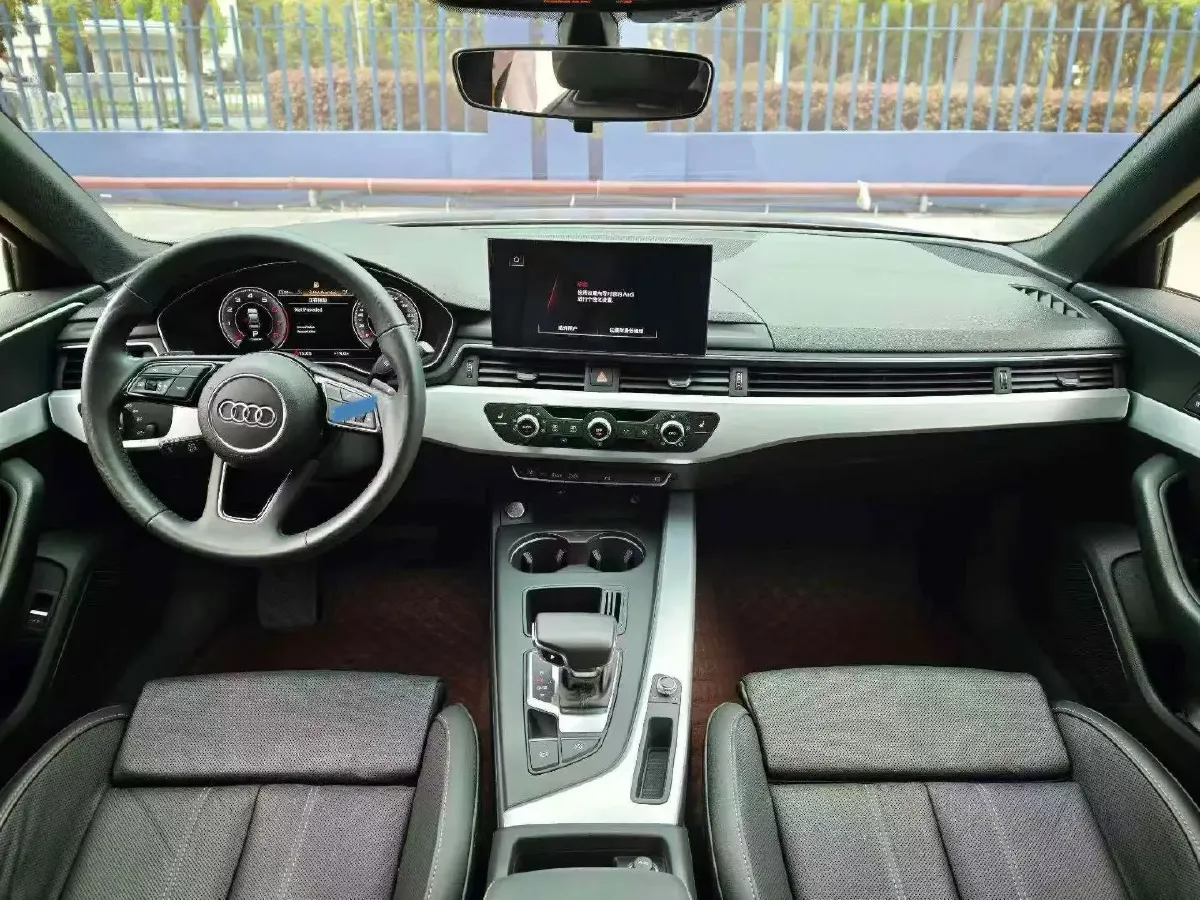 2020 Audi A4L 2.0T 190HP L4 7DCT,autocango,china used car exporter,china ev exporter,chinese used car exporter,chinese used ev exporter