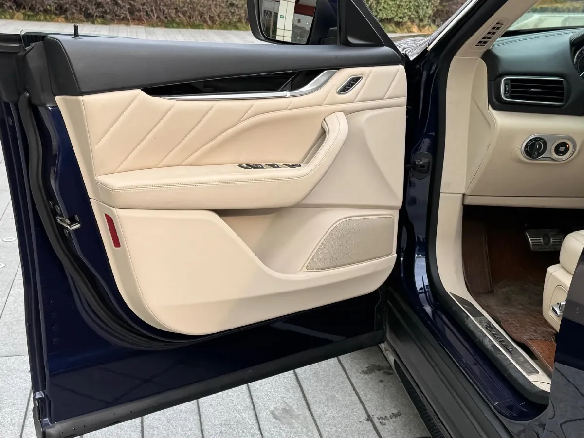 2021 Maserati Levante 3.0T 350HP V6 8AT,autocango,china used car exporter,china ev exporter,chinese used car exporter,chinese used ev exporter