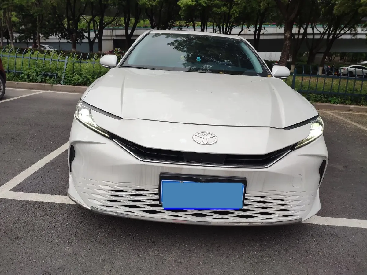 2024 Toyota Camry 2.0L 152HP L4 E-CVT Hybrid,autocango,china used car exporter,china ev exporter,chinese used car exporter,chinese used ev exporter