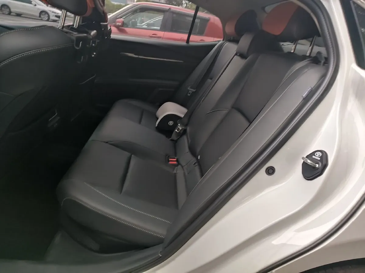 2024 Toyota Camry 2.0L 152HP L4 E-CVT Hybrid,autocango,china used car exporter,china ev exporter,chinese used car exporter,chinese used ev exporter