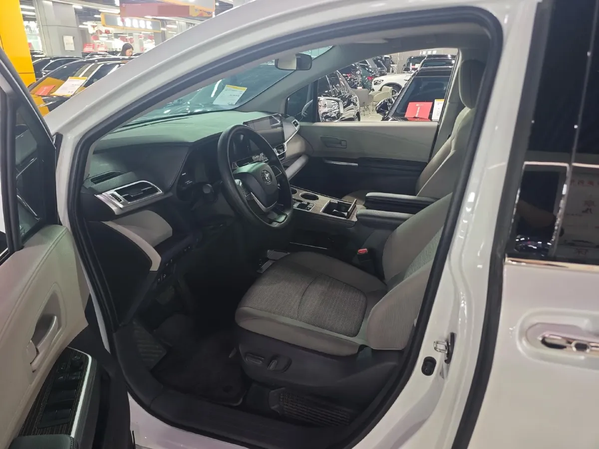 2024 Toyota Sienna 2.5L 189HP L4 E-CVT Hybrid,autocango,china used car exporter,china ev exporter,chinese used car exporter,chinese used ev exporter