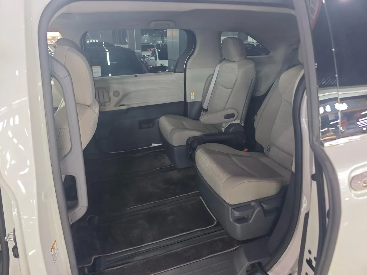 2024 Toyota Sienna 2.5L 189HP L4 E-CVT Hybrid,autocango,china used car exporter,china ev exporter,chinese used car exporter,chinese used ev exporter