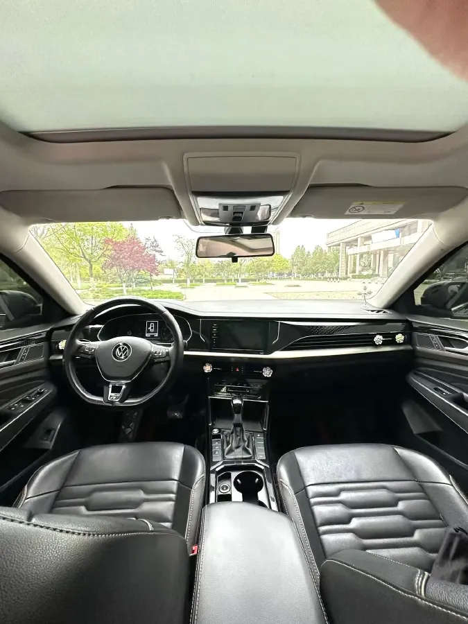 2020 Volkswagen Passat 2.0T 186HP L4 7DCT,autocango,china used car exporter,china ev exporter,chinese used car exporter,chinese used ev exporter