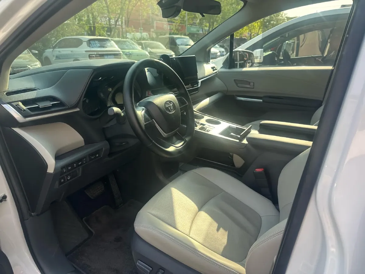2024 Toyota Sienna 2.5L 189HP L4 E-CVT Hybrid,autocango,china used car exporter,china ev exporter,chinese used car exporter,chinese used ev exporter