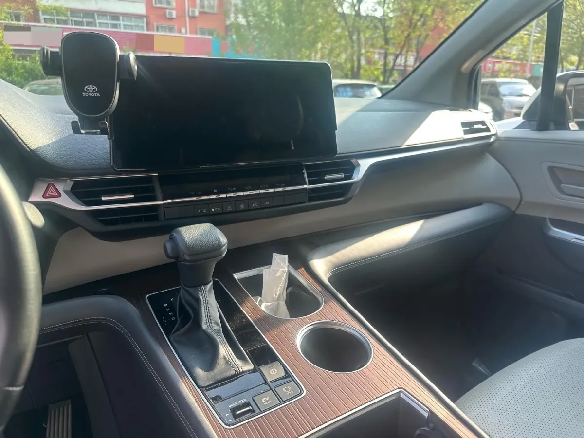 2024 Toyota Sienna 2.5L 189HP L4 E-CVT Hybrid,autocango,china used car exporter,china ev exporter,chinese used car exporter,chinese used ev exporter