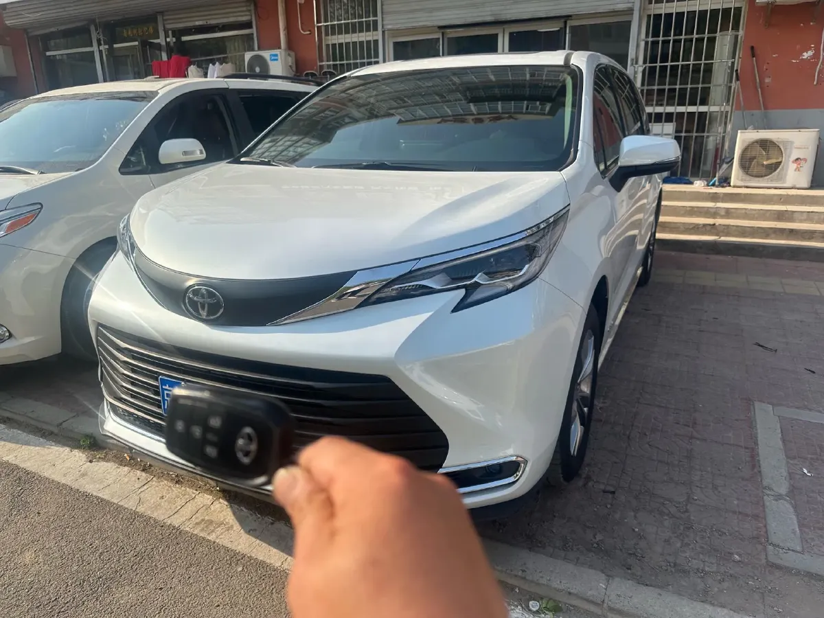 2024 Toyota Sienna 2.5L 189HP L4 E-CVT Hybrid,autocango,china used car exporter,china ev exporter,chinese used car exporter,chinese used ev exporter