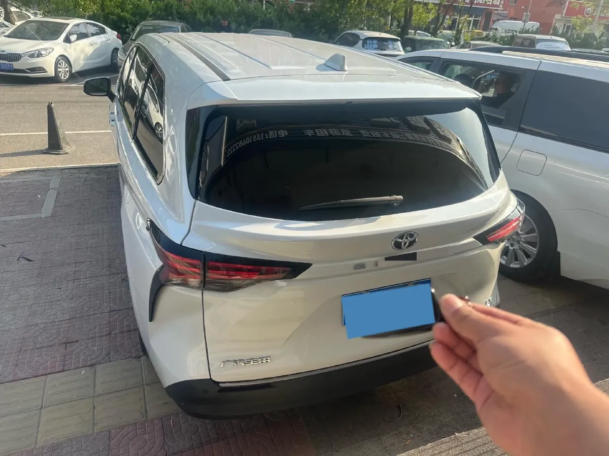 2024 Toyota Sienna 2.5L 189HP L4 E-CVT Hybrid,autocango,china used car exporter,china ev exporter,chinese used car exporter,chinese used ev exporter