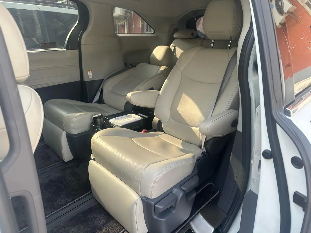 2024 Toyota Sienna 2.5L 189HP L4 E-CVT Hybrid,autocango,china used car exporter,china ev exporter,chinese used car exporter,chinese used ev exporter