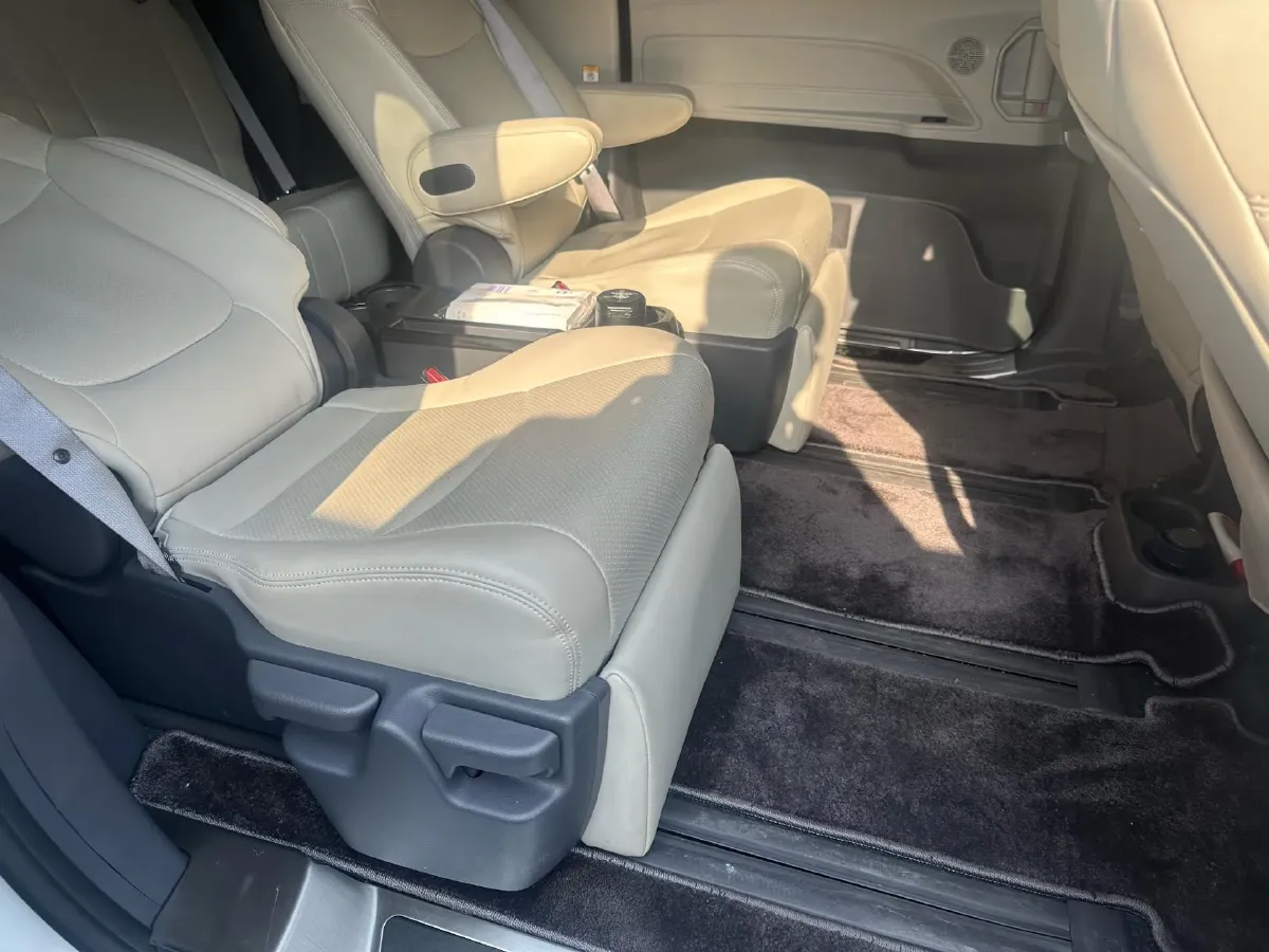 2024 Toyota Sienna 2.5L 189HP L4 E-CVT Hybrid,autocango,china used car exporter,china ev exporter,chinese used car exporter,chinese used ev exporter
