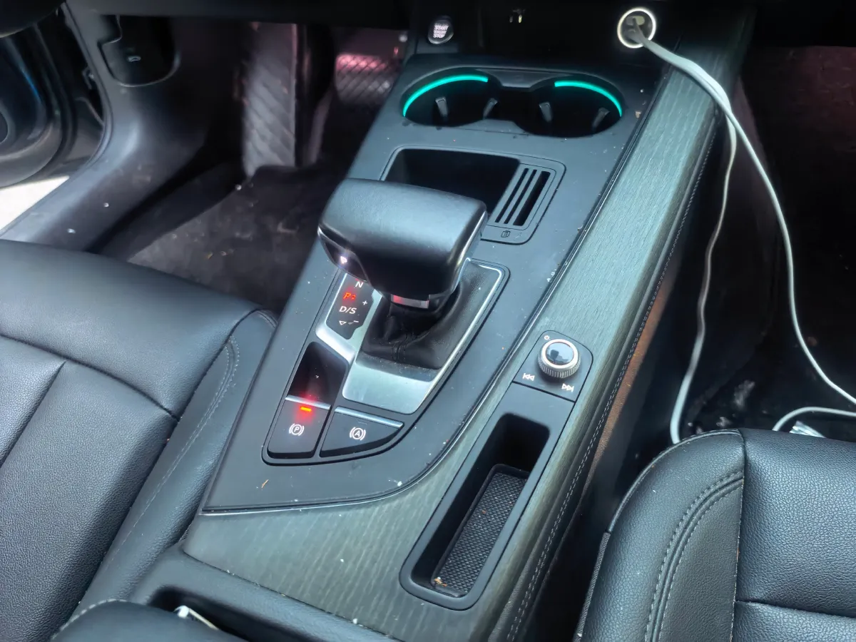 2023 Audi A4L 2.0T 190HP L4 7DCT,autocango,china used car exporter,china ev exporter,chinese used car exporter,chinese used ev exporter