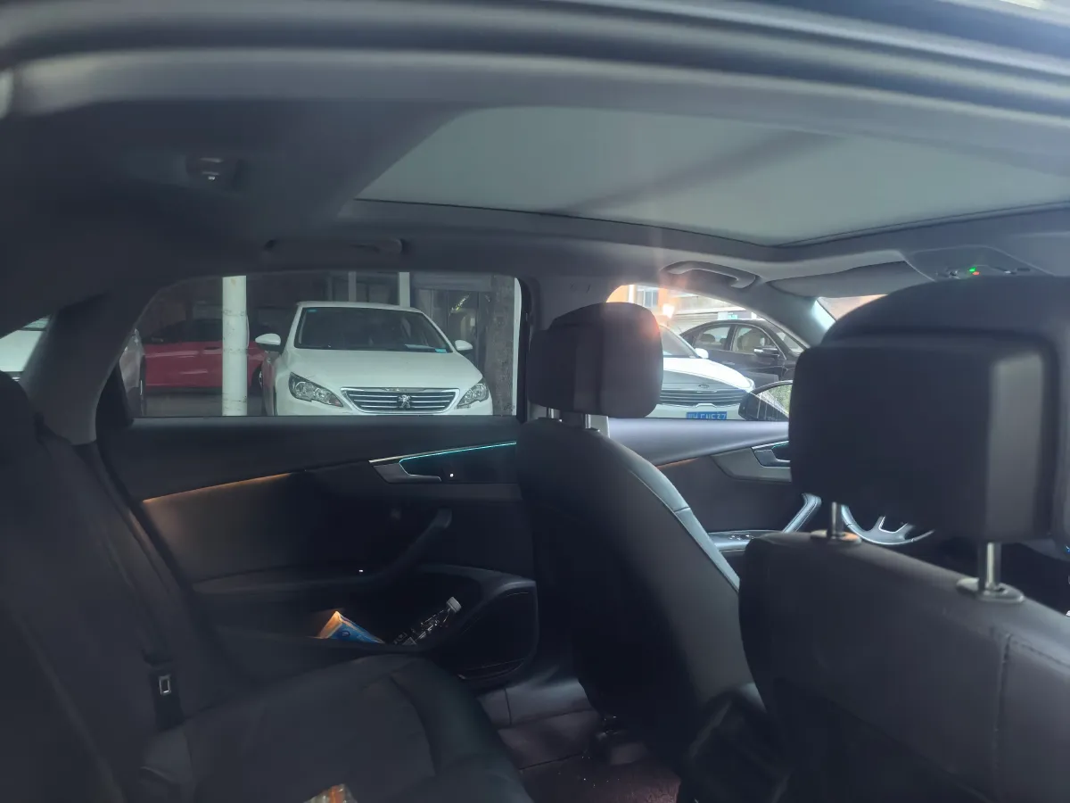 2023 Audi A4L 2.0T 190HP L4 7DCT,autocango,china used car exporter,china ev exporter,chinese used car exporter,chinese used ev exporter