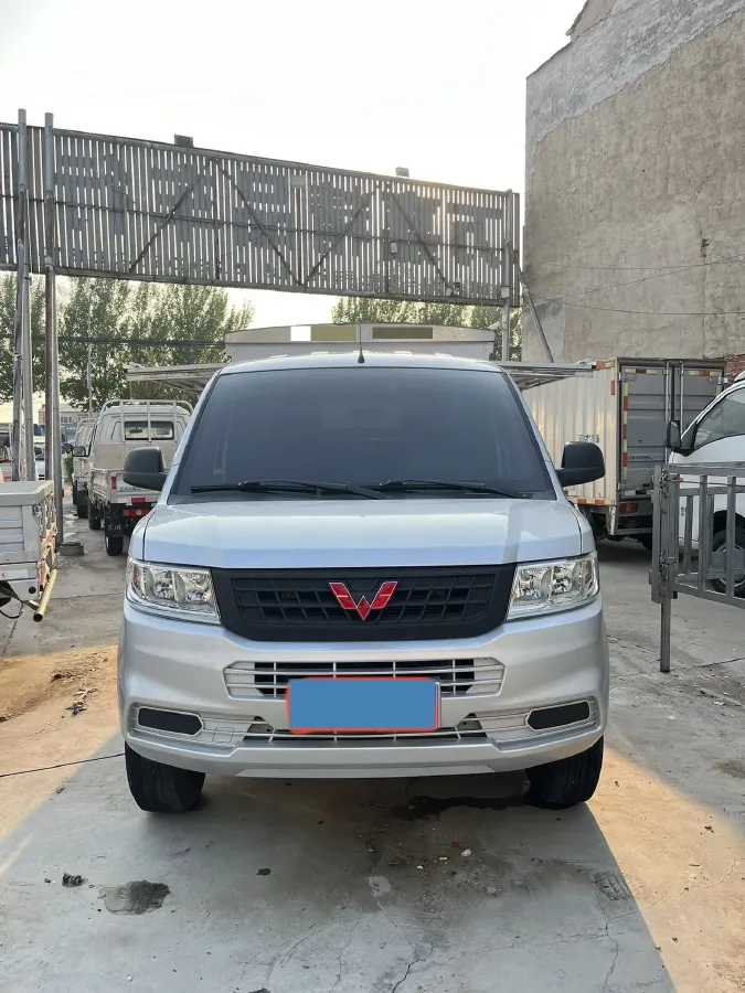 2023 WuLing RongGuang New Truck 1.5L 102HP L4 5MT,autocango,china used car exporter,china ev exporter,chinese used car exporter,chinese used ev exporter