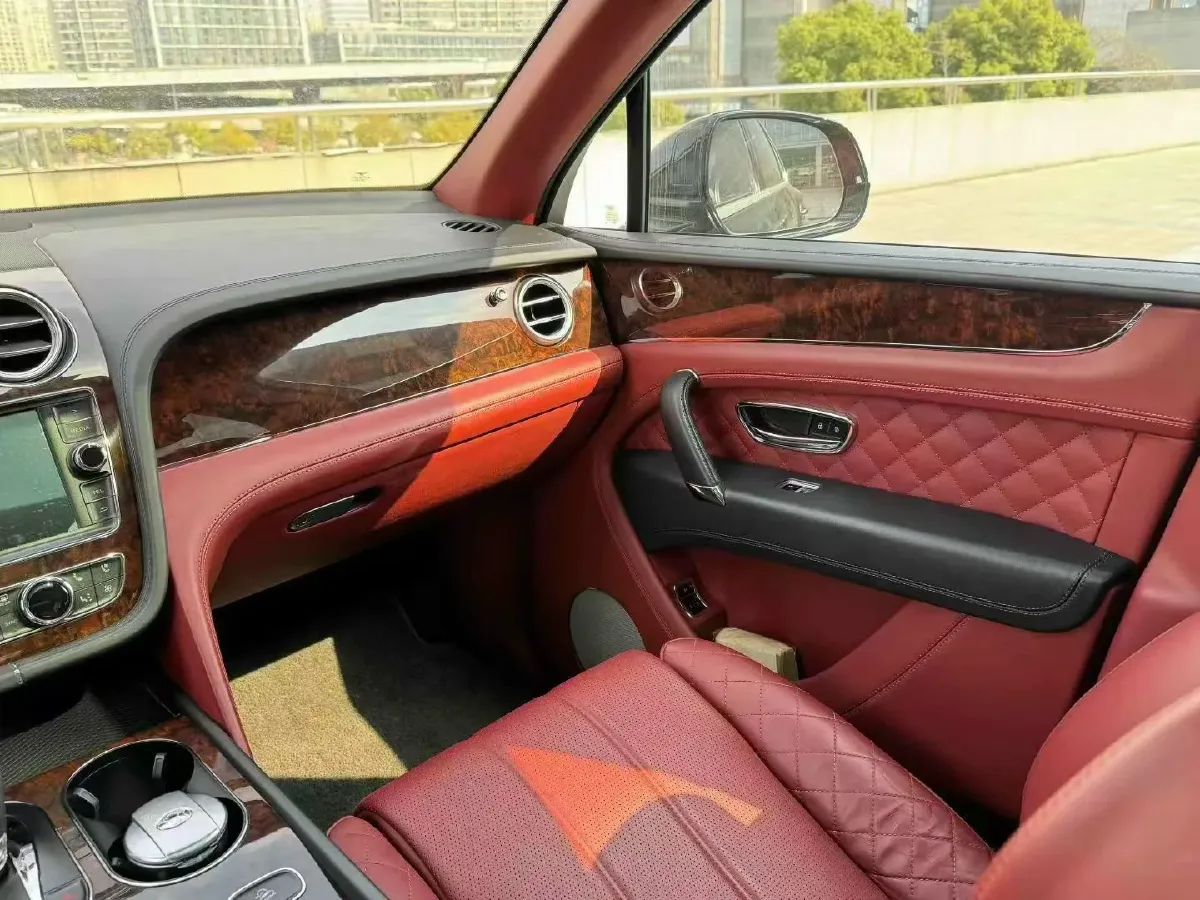2021 Bentley Bentayga 4.0T 550HP V8 8AT,autocango,china used car exporter,china ev exporter,chinese used car exporter,chinese used ev exporter