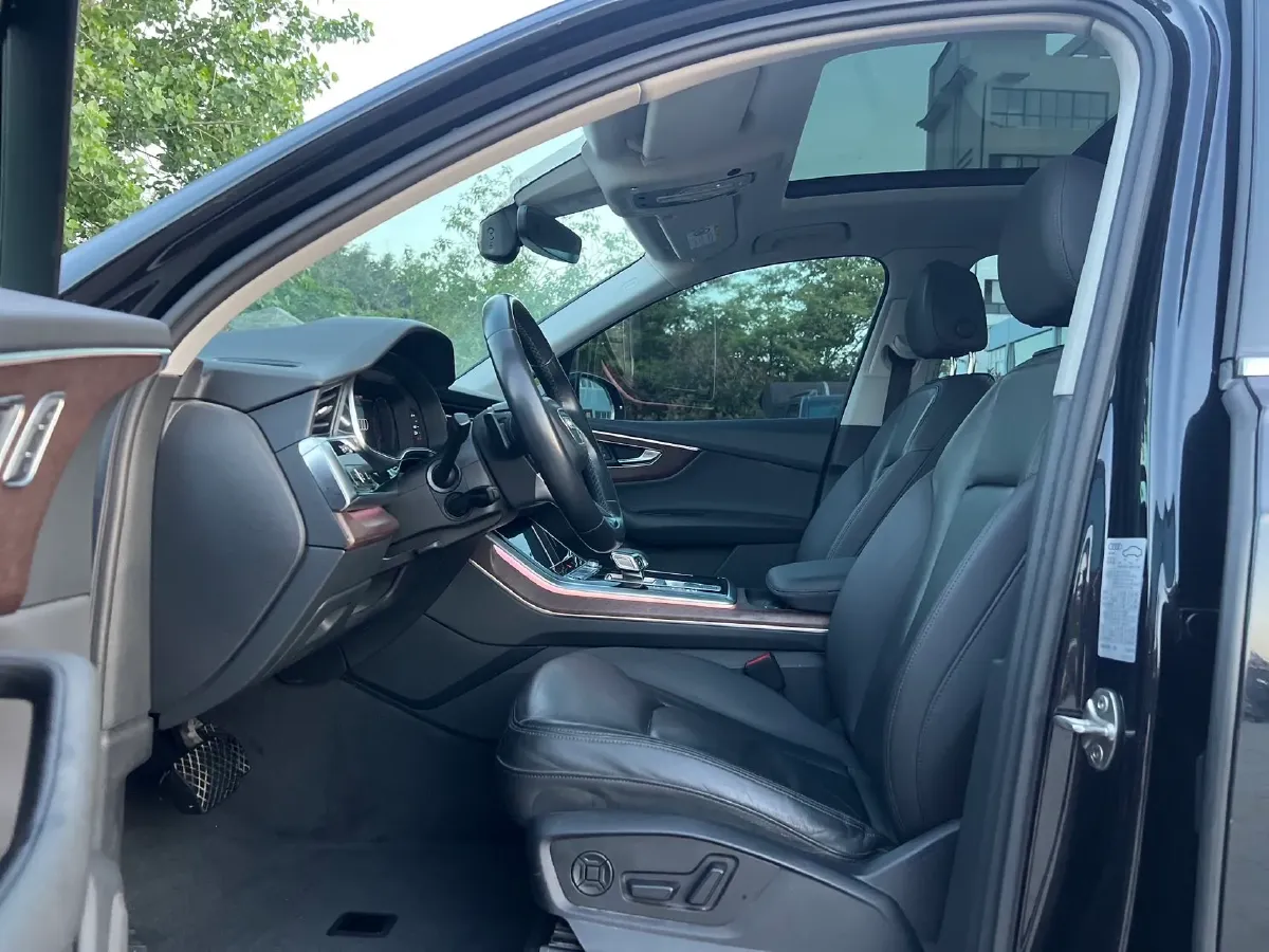 2021 Audi Q7 2.0T 245HP L4 8AT,autocango,china used car exporter,china ev exporter,chinese used car exporter,chinese used ev exporter