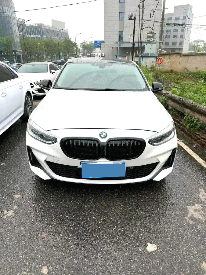 2022 BMW 1 Series 2.0T 192HP L4 7DCT,autocango,china used car exporter,china ev exporter,chinese used car exporter,chinese used ev exporter