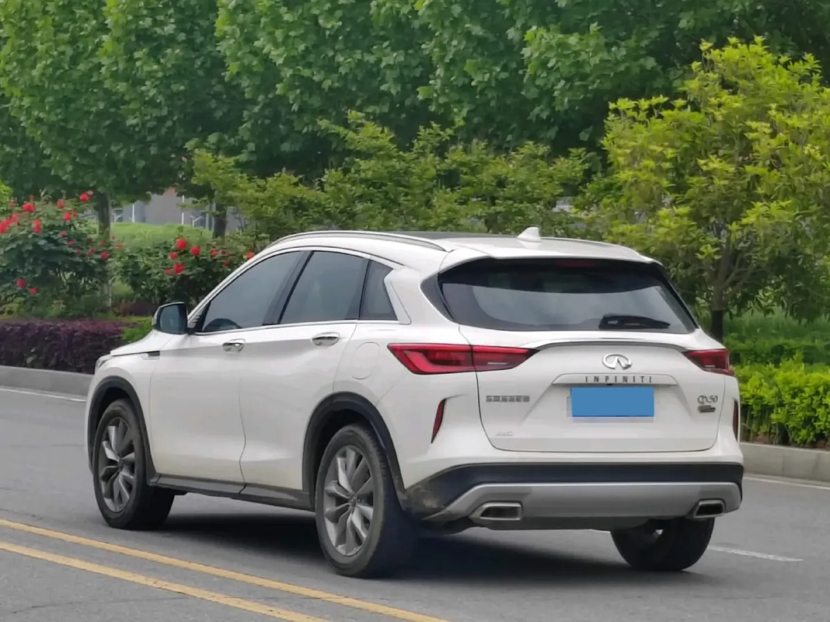 2022 Infiniti QX50 2.0T 261HP L4 CVT,autocango,china used car exporter,china ev exporter,chinese used car exporter,chinese used ev exporter