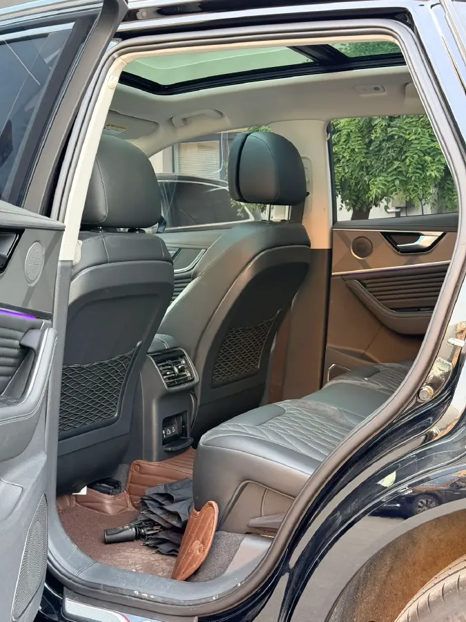 2023 HongQi HS5 2.0T 252HP L4 8AT,autocango,china used car exporter,china ev exporter,chinese used car exporter,chinese used ev exporter