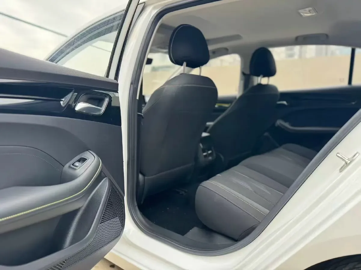 2021 Roewe i5 1.5L 120HP L4 CVT,autocango,china used car exporter,china ev exporter,chinese used car exporter,chinese used ev exporter