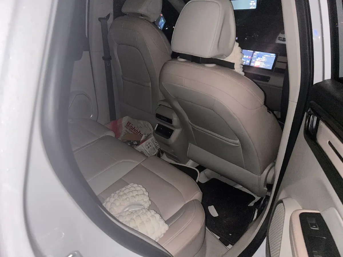 2023 Geely ICON 1.5T 181HP L4 7DCT,autocango,china used car exporter,china ev exporter,chinese used car exporter,chinese used ev exporter