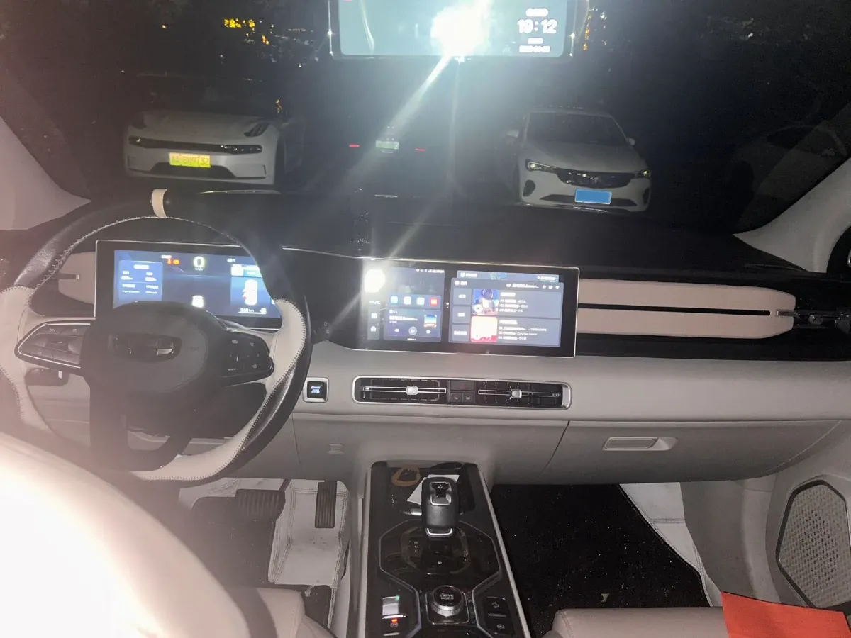 2023 Geely ICON 1.5T 181HP L4 7DCT,autocango,china used car exporter,china ev exporter,chinese used car exporter,chinese used ev exporter