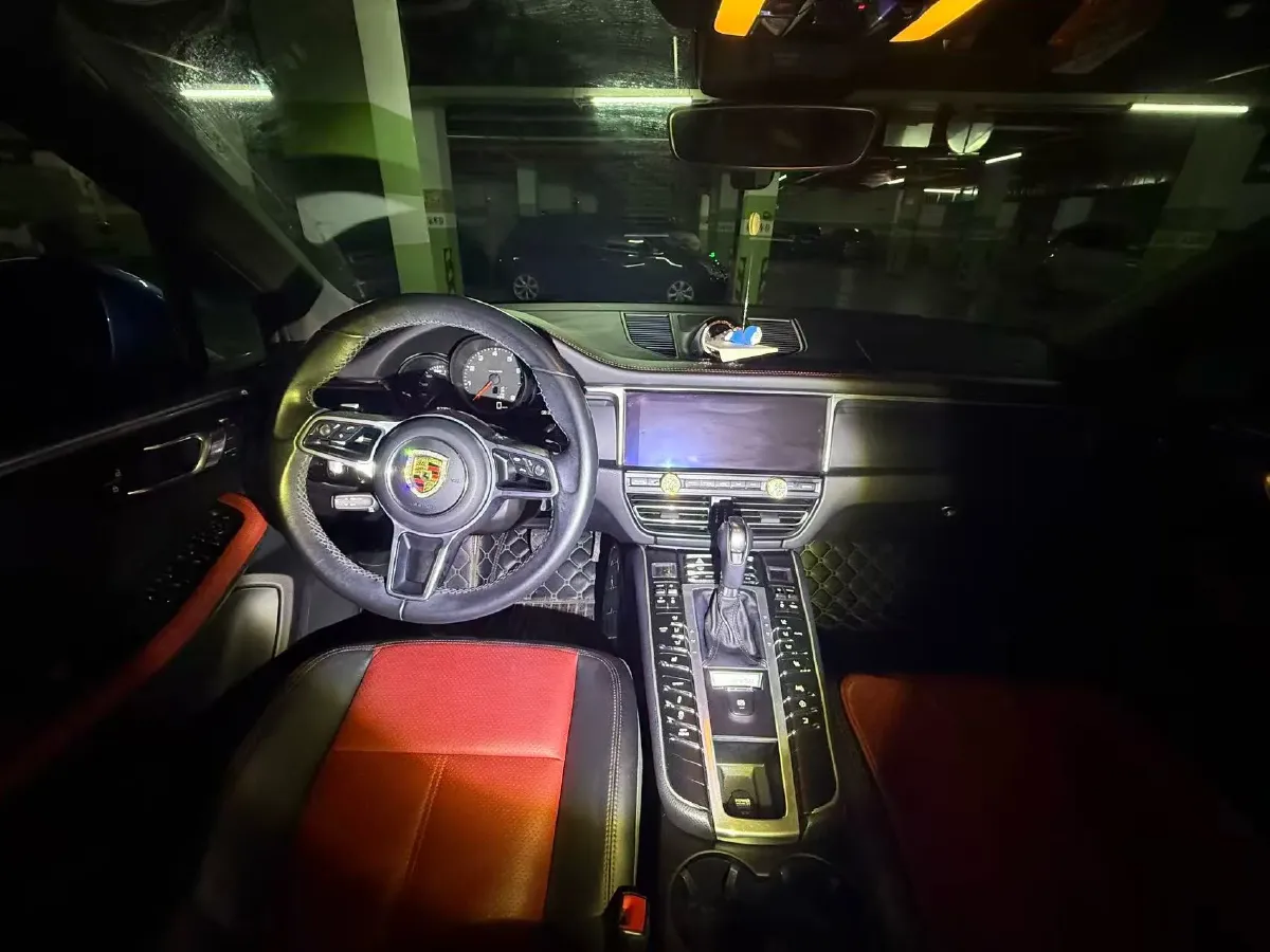 2021 Porsche Macan 2.0T 252HP L4 7DCT,autocango,china used car exporter,china ev exporter,chinese used car exporter,chinese used ev exporter