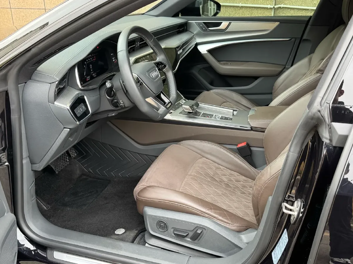 2022 Jeep Wrangler 2.0T 266HP L4 8AT,autocango,china used car exporter,china ev exporter,chinese used car exporter,chinese used ev exporter