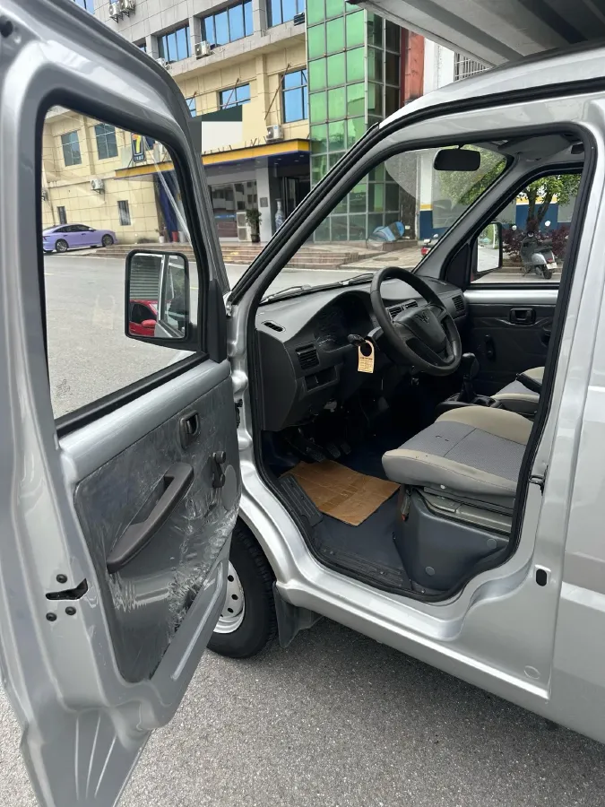 2021 WuLing RongGuang Mini Truck 1.5L 99HP L4 5MT,autocango,china used car exporter,china ev exporter,chinese used car exporter,chinese used ev exporter