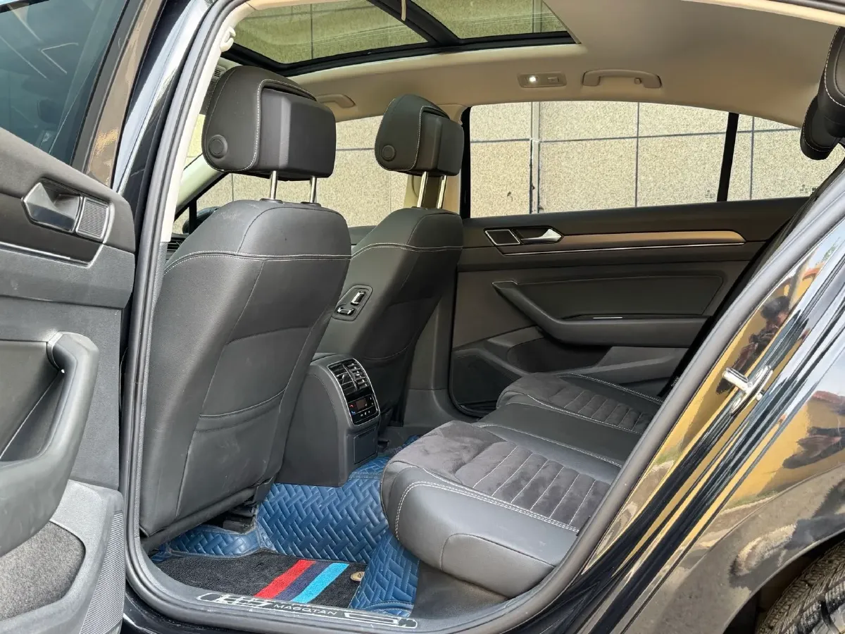 2021 Volkswagen Magotan 2.0T 186HP L4 7DCT,autocango,china used car exporter,china ev exporter,chinese used car exporter,chinese used ev exporter