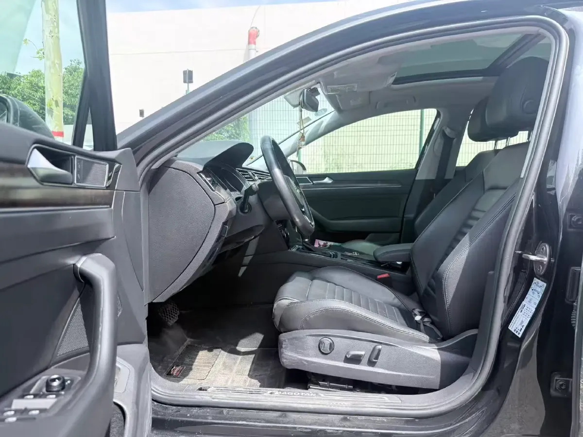 2018 Volkswagen Magotan 1.8T 180HP L4 7DCT,autocango,china used car exporter,china ev exporter,chinese used car exporter,chinese used ev exporter