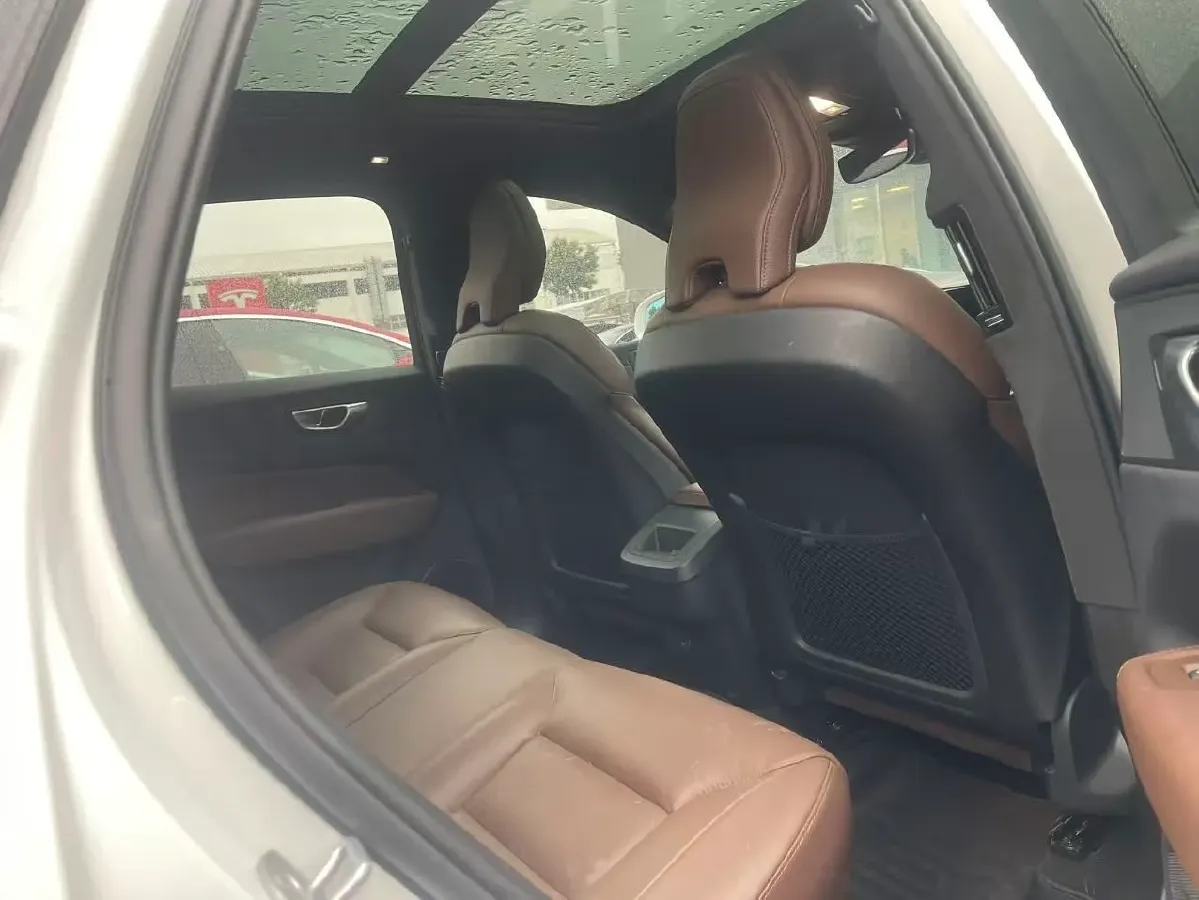 2023 Volvo XC60 2.0T 250HP L4 8AT,autocango,china used car exporter,china ev exporter,chinese used car exporter,chinese used ev exporter