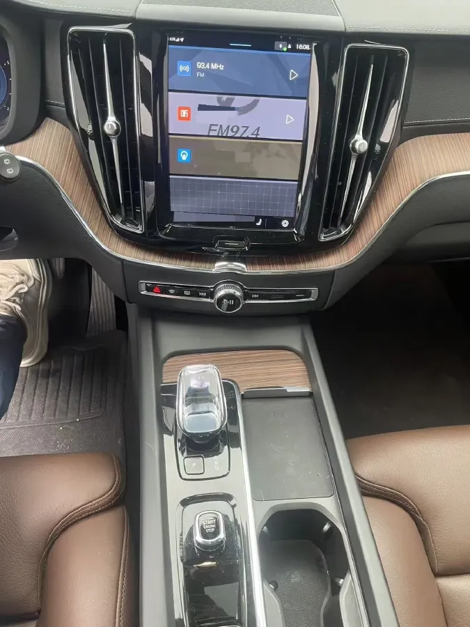 2023 Volvo XC60 2.0T 250HP L4 8AT,autocango,china used car exporter,china ev exporter,chinese used car exporter,chinese used ev exporter