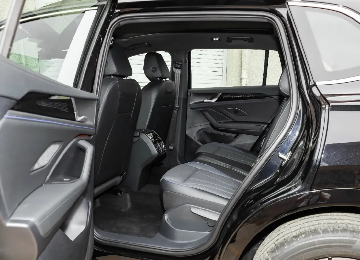 2025 Volkswagen Tiguan L 2.0T 220HP L4 7DCT,autocango,china used car exporter,china ev exporter,chinese used car exporter,chinese used ev exporter