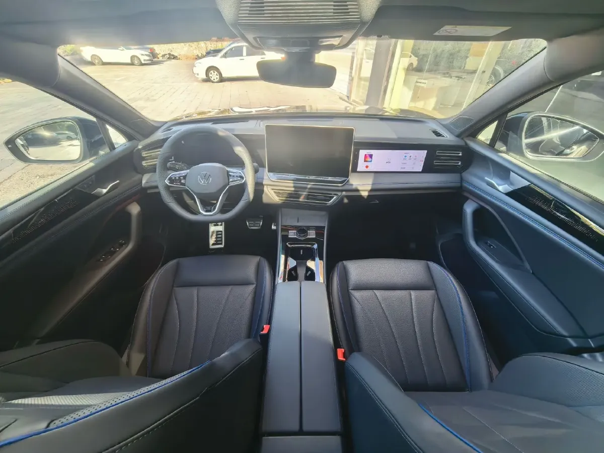 2025 Volkswagen Tiguan L 2.0T 220HP L4 7DCT,autocango,china used car exporter,china ev exporter,chinese used car exporter,chinese used ev exporter