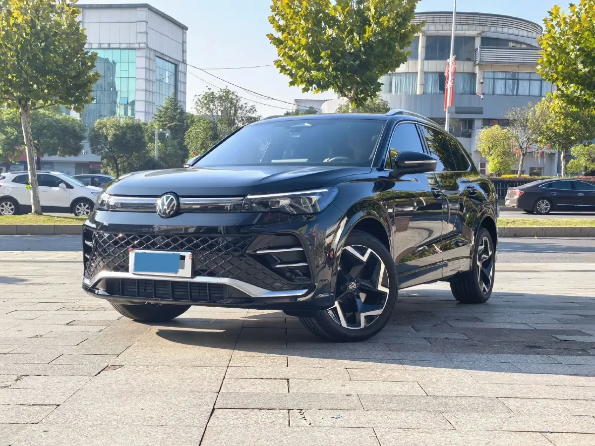 2025 Volkswagen Tiguan L 2.0T 220HP L4 7DCT,autocango,china used car exporter,china ev exporter,chinese used car exporter,chinese used ev exporter